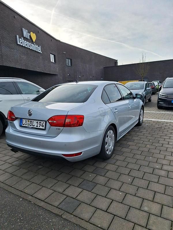 Gebraucht VW Jetta 140 PS (102 kW) 2014 Silber Limousine