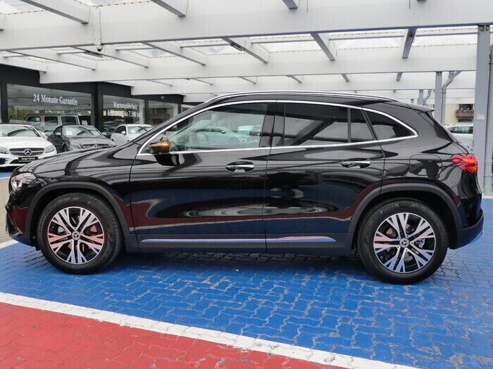Gebraucht Mercedes GLA180 Progressive 136 PS (100 kW) 2024 Metalliclack kosmosschwarz SUV