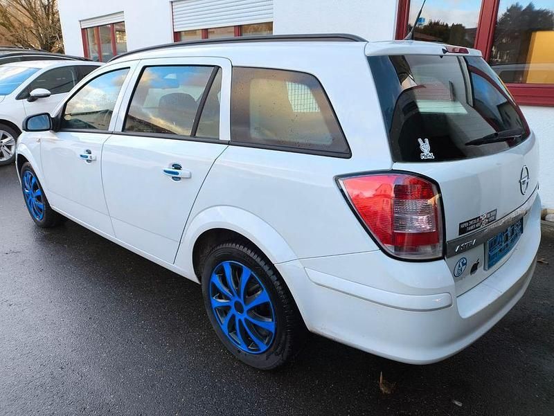 Gebraucht Opel Astra 125 PS (91 kW) 2009 Weiß Limousine