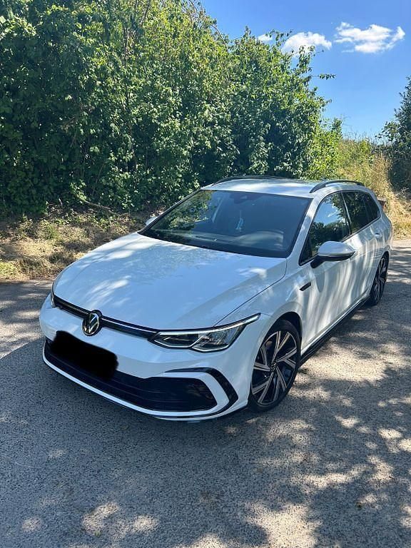 Weiß Gebraucht 2022 VW Golf VIII Active Kombi | 22.700 € (Guter Preis) - Bild 1/4