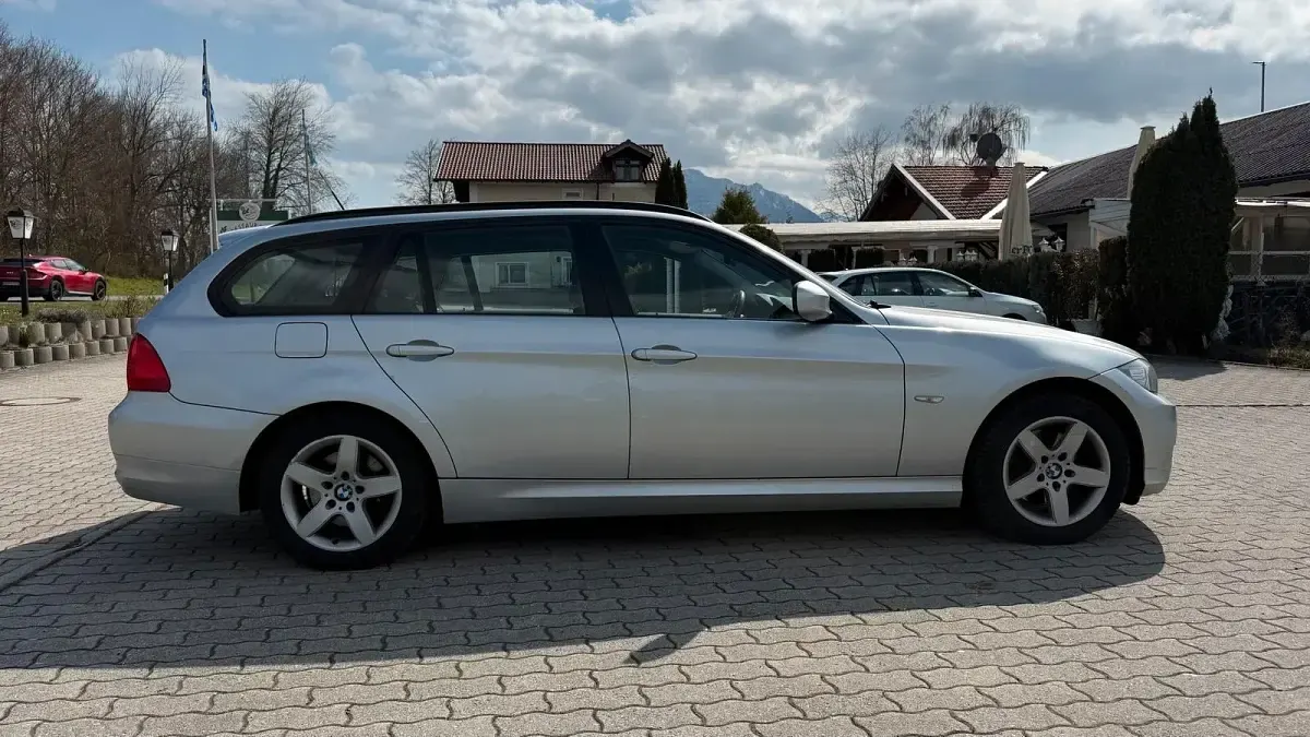 Używany BMW 320 184 KM (135 kW) 2012 Srebrny Kombi