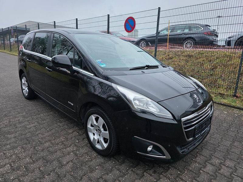 Gebraucht Peugeot 5008 114 PS (83 kW) 2014 Schwarz Van / Kleinbus