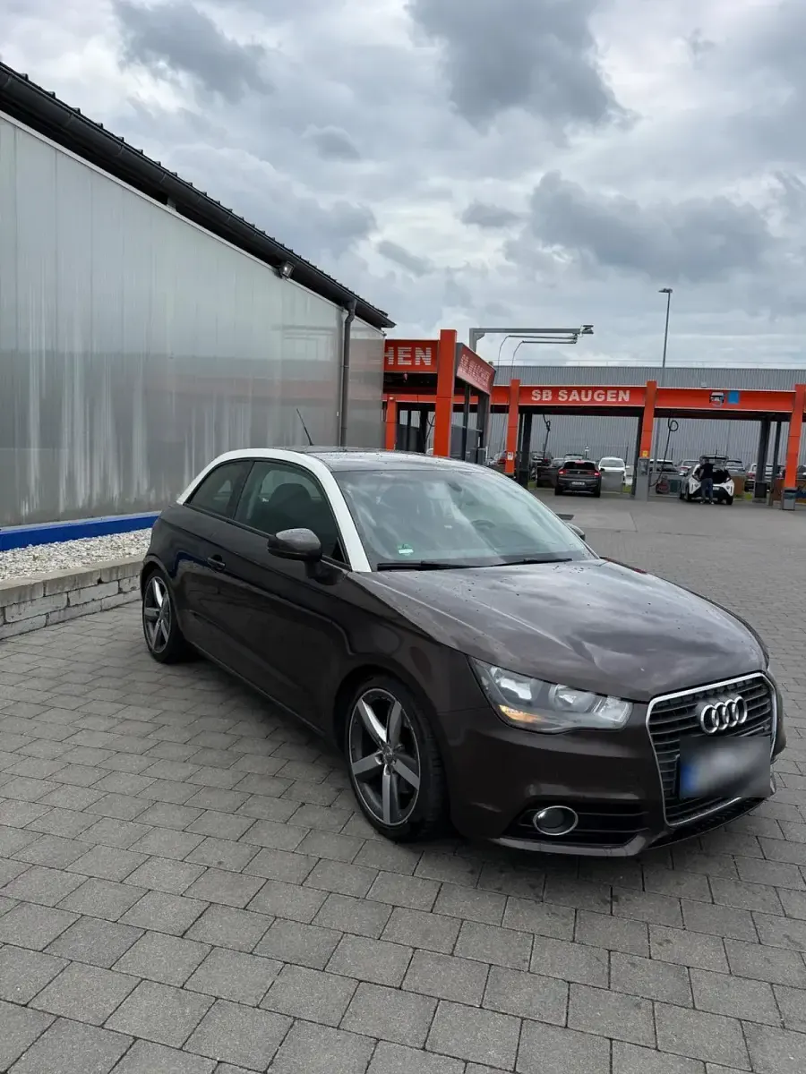 Gebraucht Audi A1 105 PS (77 kW) 2010 Braun Kleinwagen