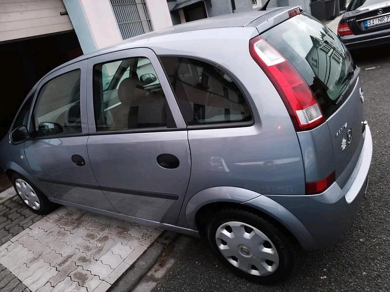 Grau Gebraucht 2004 Opel Meriva Van / Kleinbus | 900 € (Superpreis) - Bild 1/4
