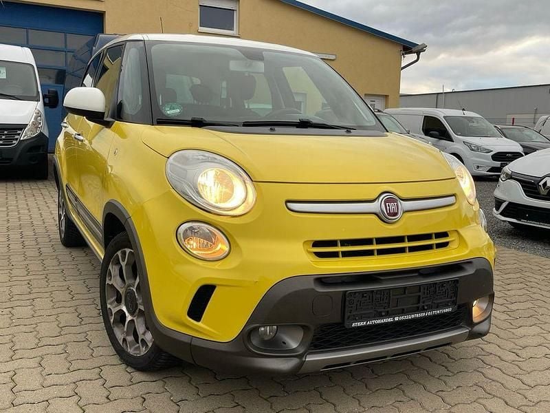 Weiß Gebraucht 2014 Fiat 500L Trekking Van / Kleinbus | 6.200 € (Fairer Preis) - Bild 1/4