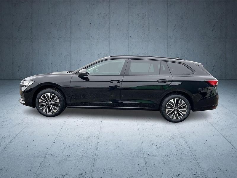 Neu Skoda Superb Selection 150 PS (110 kW) 2026 Onyxschwarz metallic Kombi