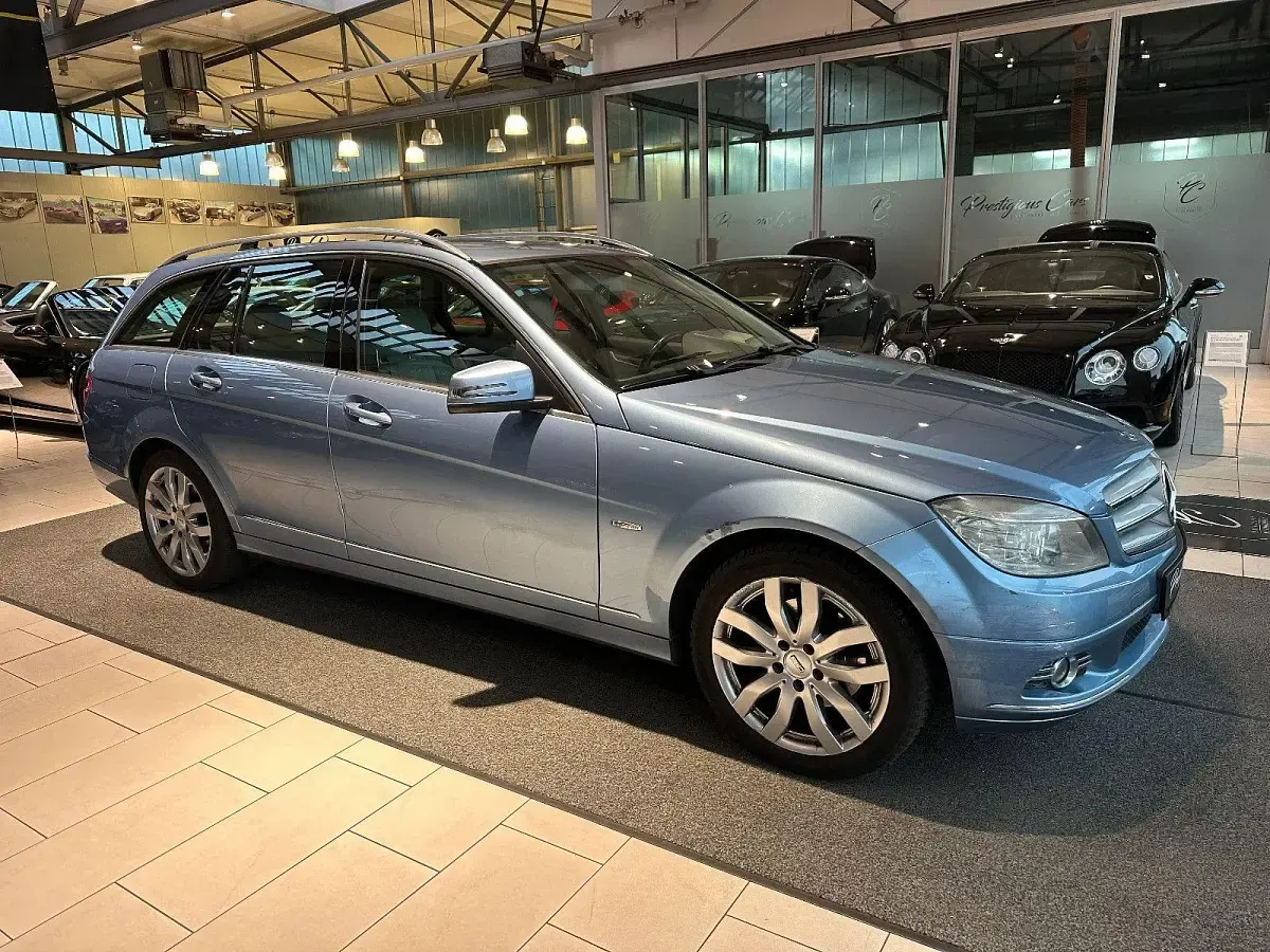 Gebraucht Mercedes C220 Avantgarde 170 PS (125 kW) 2009 Blau Limousine
