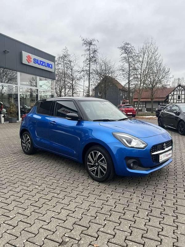 Gebraucht Suzuki Swift Comfort+ 83 PS (61 kW) 2022 Speedy/super black pearl met. Kleinwagen