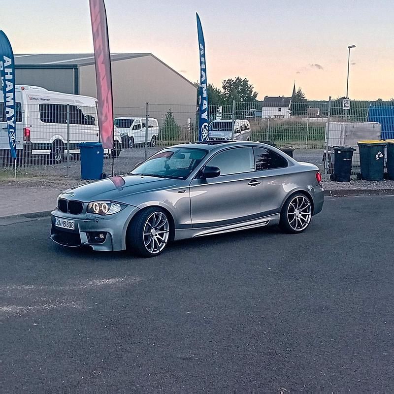 Grau Gebraucht 2011 BMW 120 Coupé Coupé | 5.999 € (Fairer Preis) - Bild 1/4