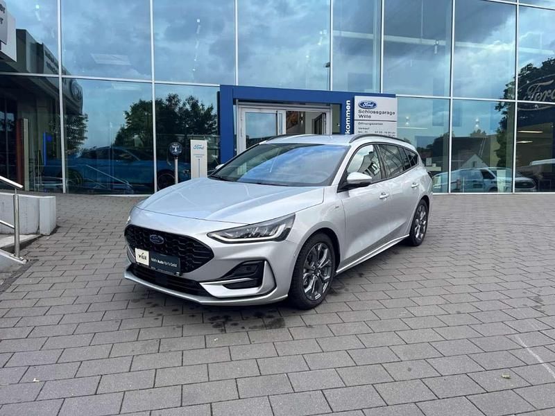Gebraucht Ford Focus ST-Line 125 PS (91 kW) 2023 Polarsilber metallic Kombi