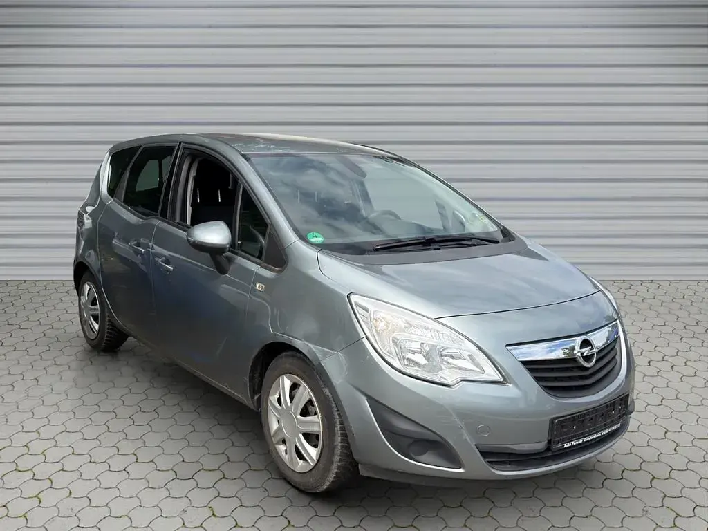 Gebraucht Opel Meriva Edition 101 PS (74 kW) 2010 Silber Van / Kleinbus