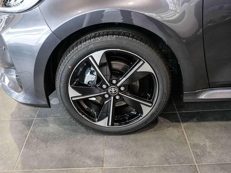 Neu Toyota Yaris Hybrid Style 131 PS (96 kW) 2025 Marlingrau/dach schwarz Kleinwagen