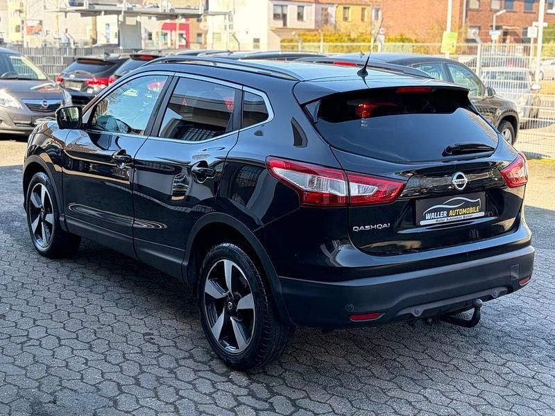 Gebraucht Nissan Qashqai 131 PS (96 kW) 2017 Schwarz SUV