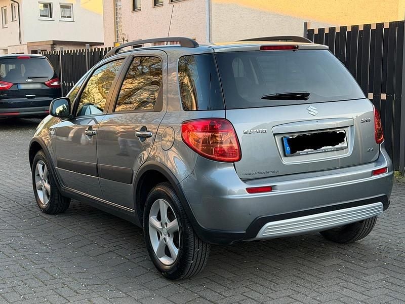 Usado Suzuki SX4 107 HP (78 kW) 2007 Prateado Sedan
