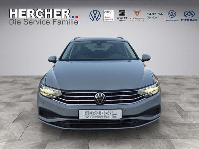 Gebraucht VW Passat 150 PS (110 kW) 2023 Grau Kombi