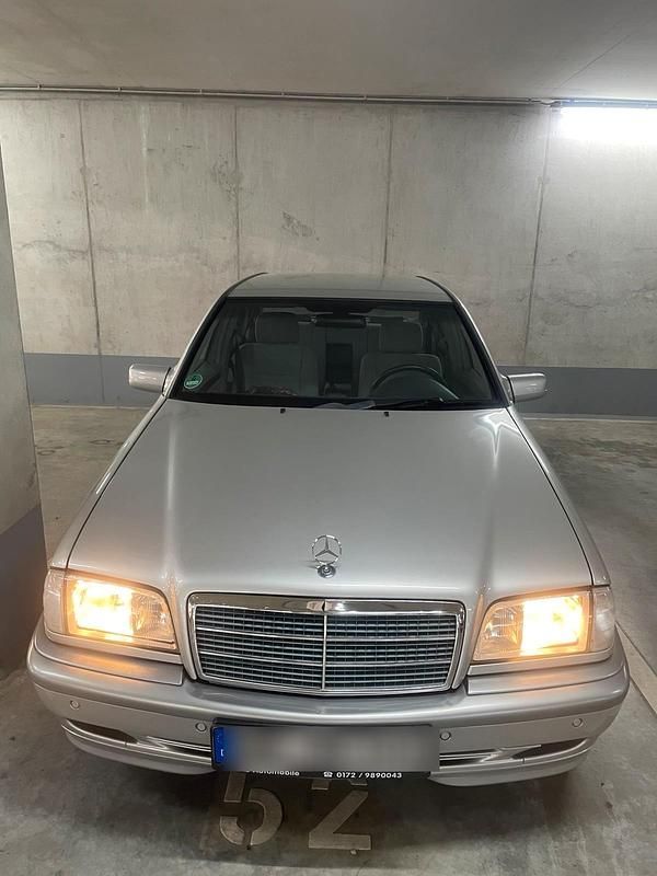 Gebraucht Mercedes 240 170 PS (125 kW) 1998 Silber Limousine