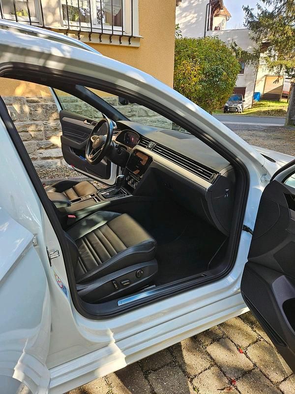 Gebraucht VW Passat 272 PS (200 kW) 2019 Weiß Kombi