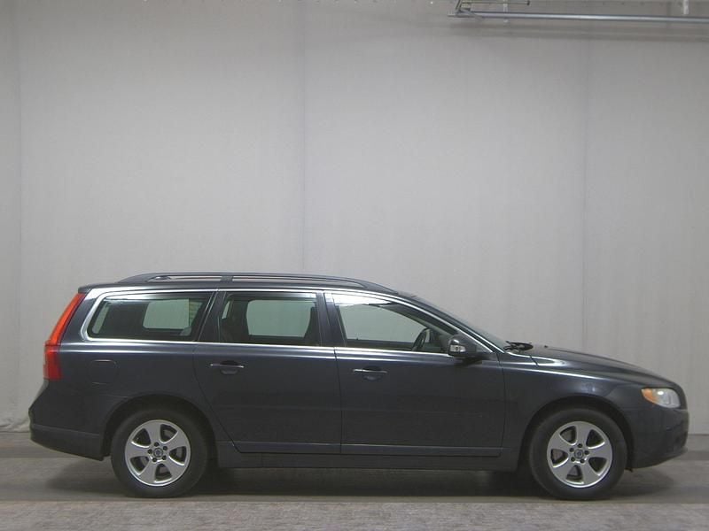 Grau Gebraucht 2010 Volvo V70 Kombi | 5.450 € (Guter Preis) - Bild 1/4