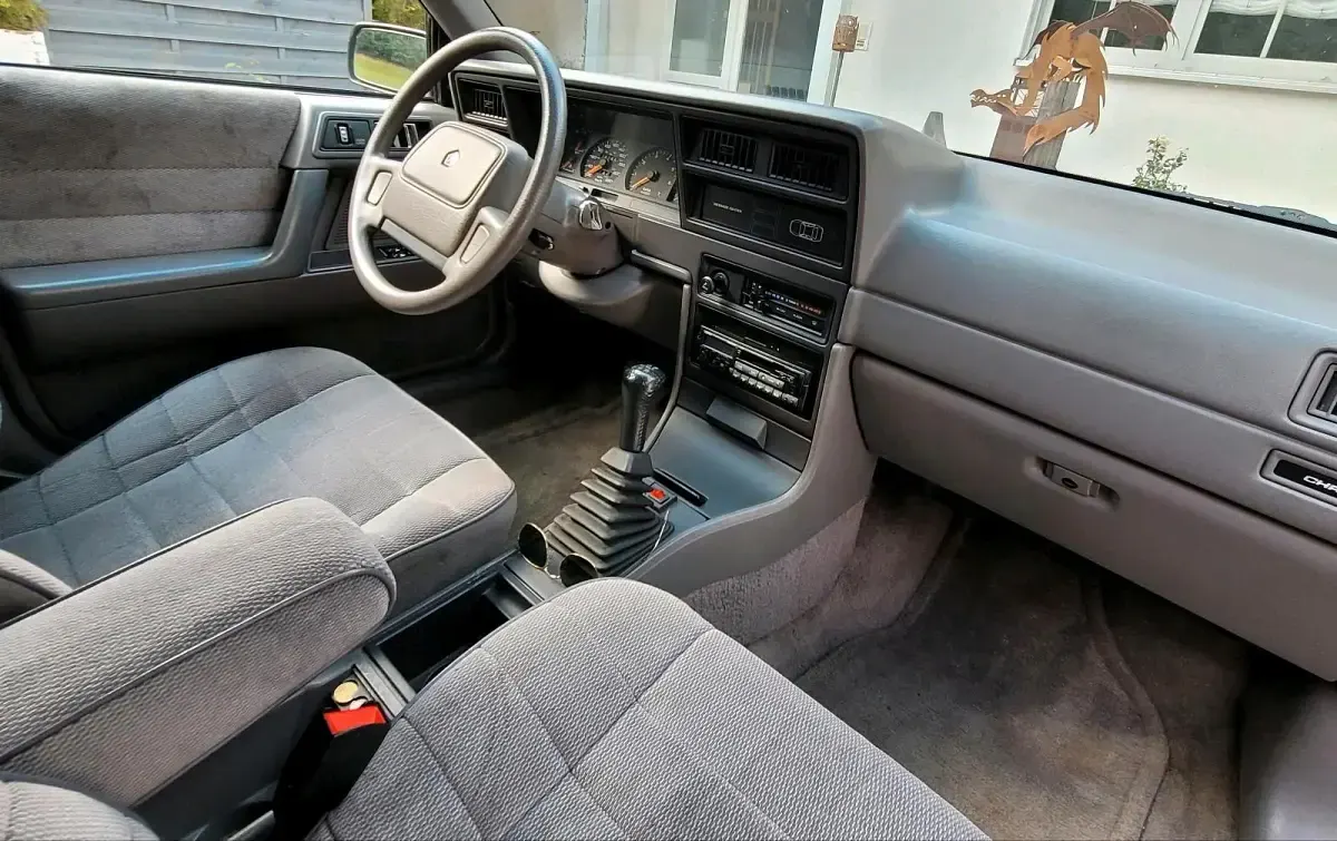 Gebraucht Chrysler Saratoga 97 PS (71 kW) 1991 Silber Limousine