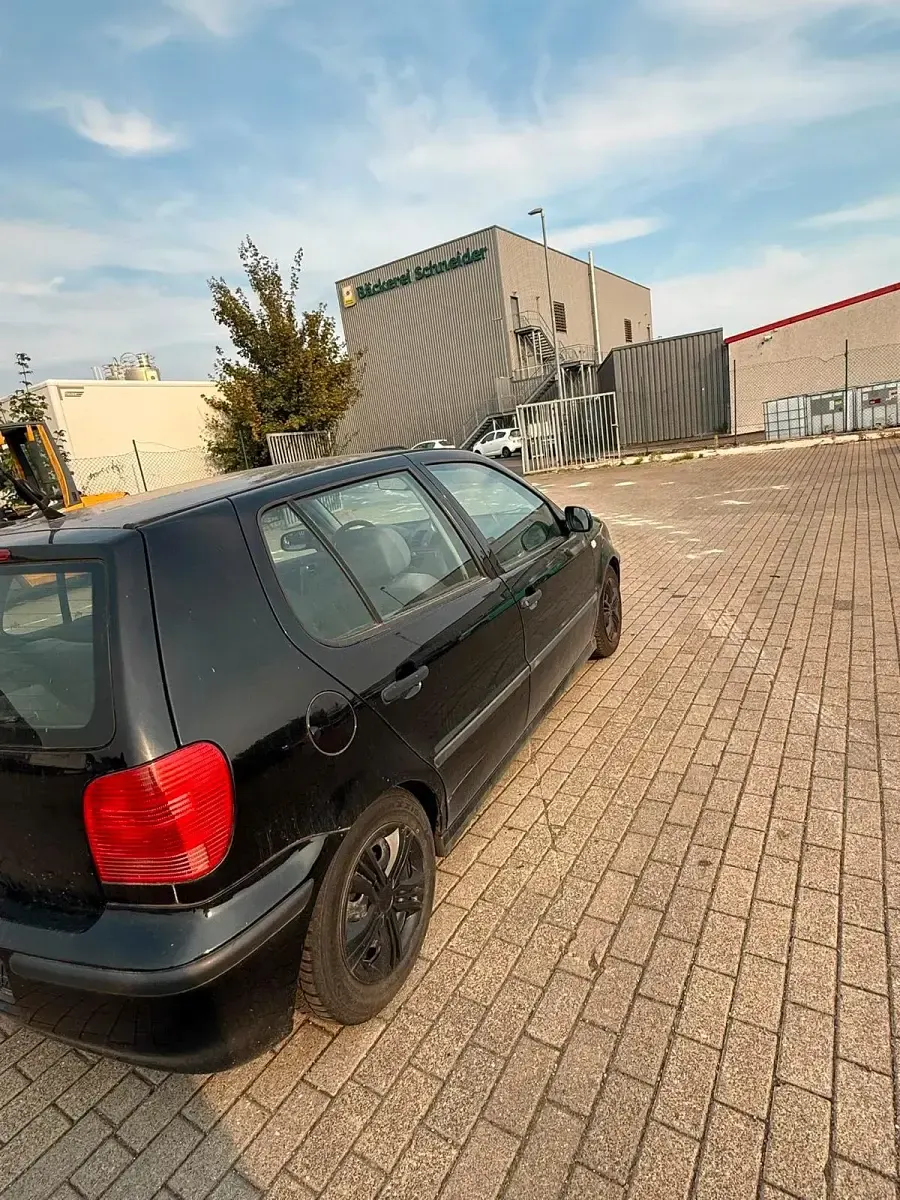 Gebraucht VW Polo 60 PS (44 kW) 2000 Schwarz Limousine