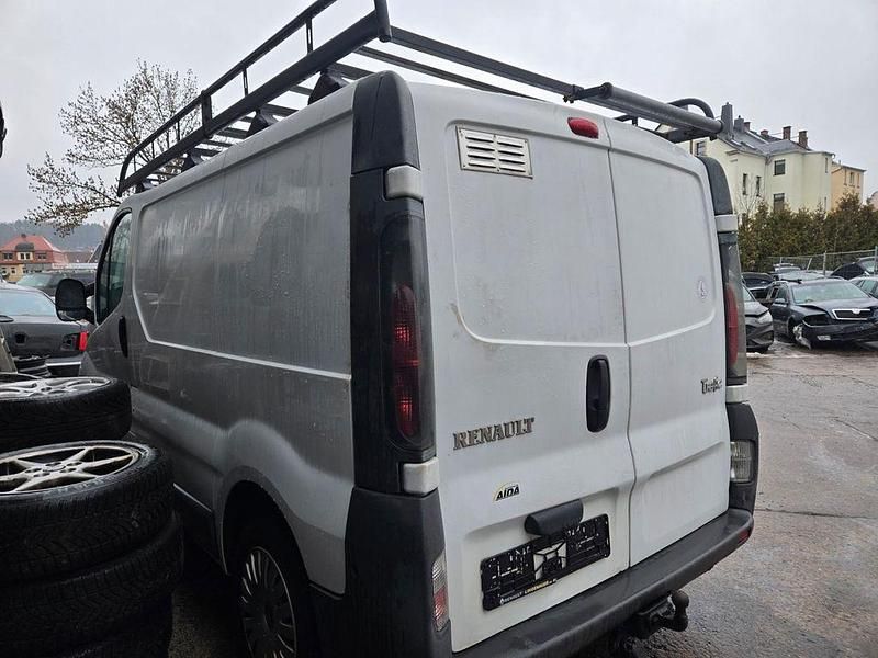 Gebraucht Renault Trafic 101 PS (74 kW) 2005 Weiß Van / Kleinbus