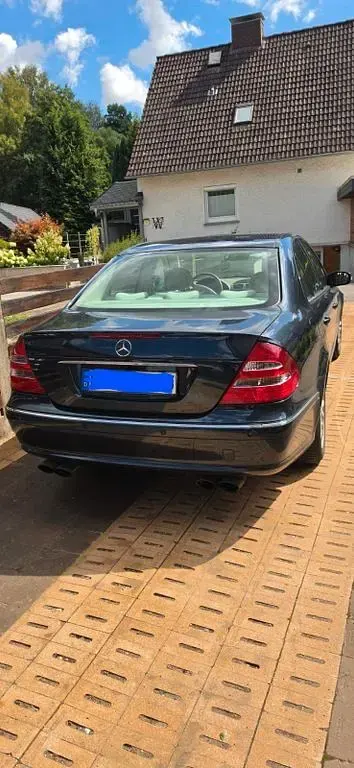 Gebraucht Mercedes E200 Classic 163 PS (119 kW) 2003 Blau Limousine