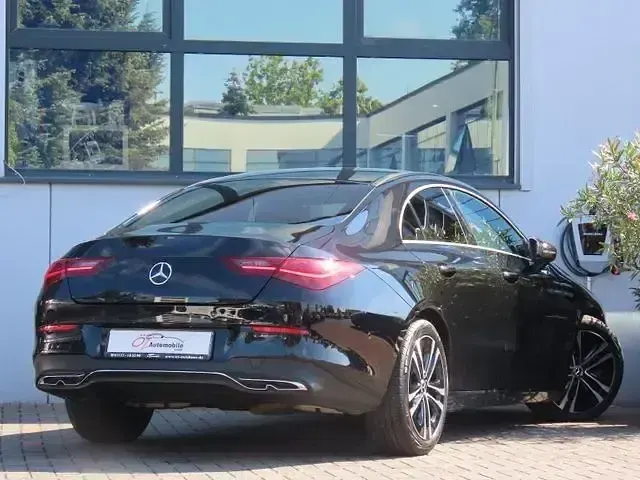 Gebraucht Mercedes CLA220 190 PS (139 kW) 2024 Schwarz Coupé