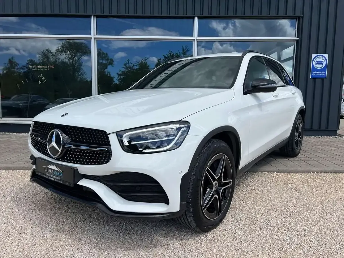 Gebraucht Mercedes GLC300 AMG 245 PS (180 kW) 2022 Polarweiss SUV