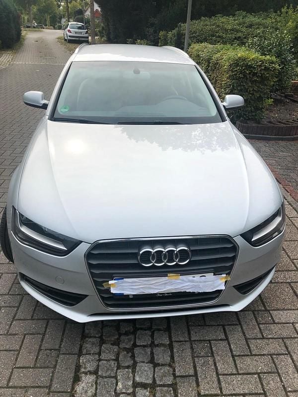 Silber Gebraucht 2012 Audi A4 Ambiente Kombi | 8.500 € (Fairer Preis) - Bild 1/4