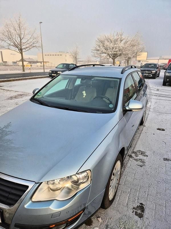 Gebraucht VW Passat 140 PS (102 kW) 2009 Blau Kombi