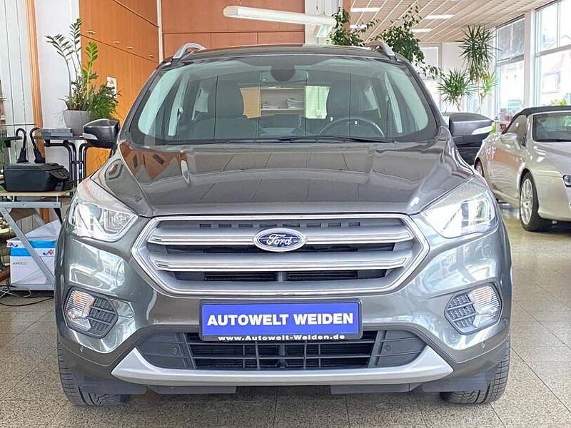 Gebraucht Ford Kuga Titanium 150 PS (110 kW) 2019 Grau SUV