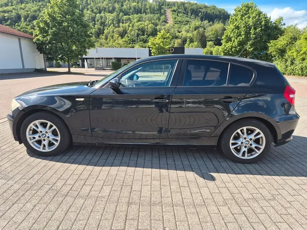 Gebraucht BMW 116 122 PS (89 kW) 2008 Schwarz Kleinwagen
