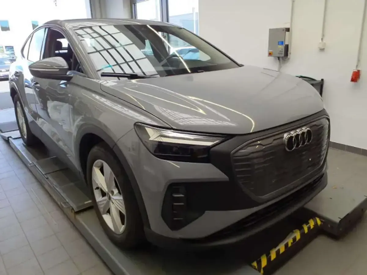 Gebraucht Audi Q4 e-tron 125 kW (170 PS) 2023 Kieselgrau SUV
