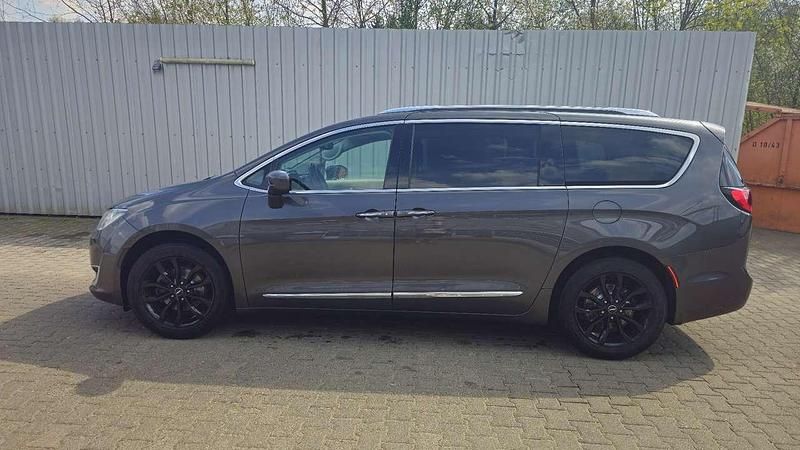 Używany Chrysler Pacifica Touring 291 KM (214 kW) 2019 Szary Kombi