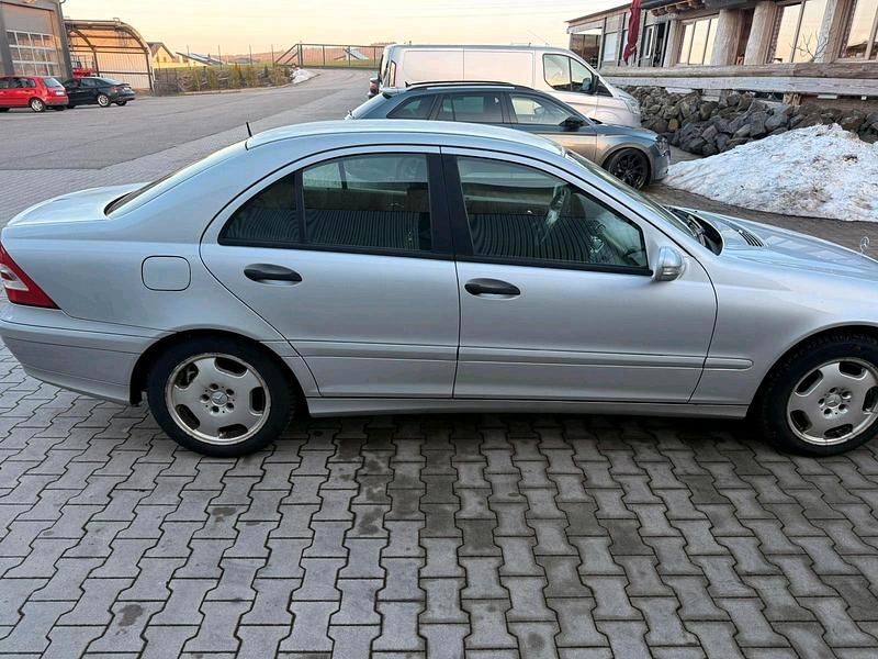 Gebraucht Mercedes C220 150 PS (110 kW) 2006 Silber Limousine