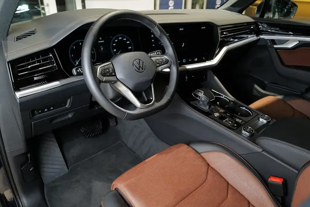 Gebraucht VW Touareg Elegance 231 PS (169 kW) 2025 Blau SUV