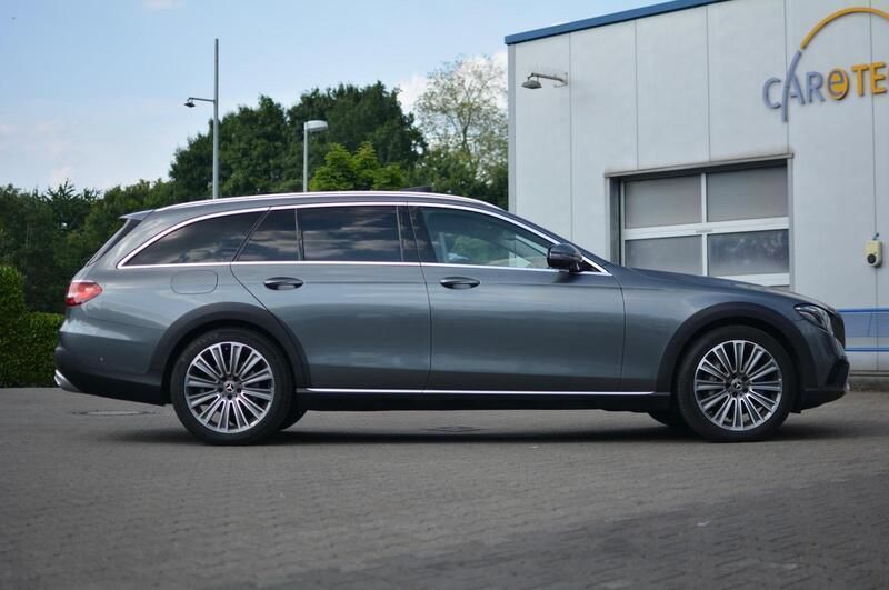 Grau Gebraucht 2018 Mercedes E350 Kombi | 24.999 € (Fairer Preis) - Bild 1/4