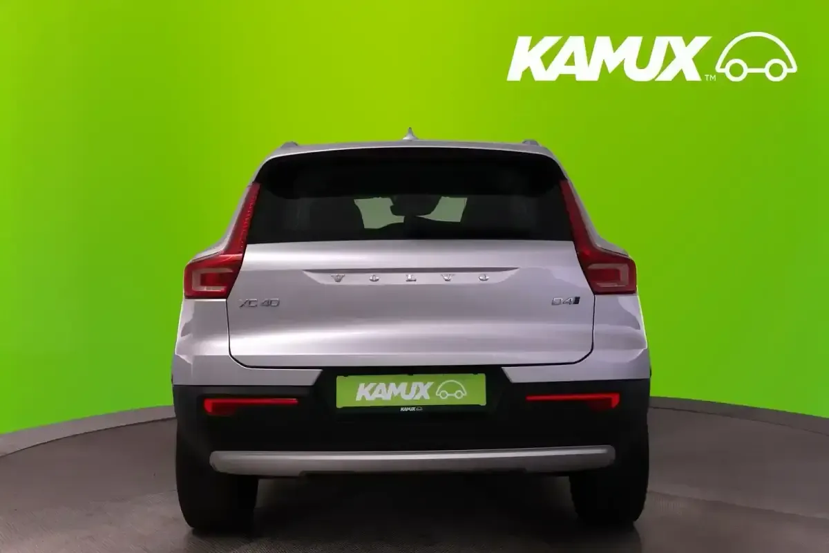 Gebraucht Volvo XC40 Momentum 190 PS (139 kW) 2018 Silber / grau SUV
