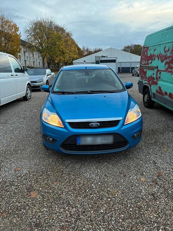 Blau Gebraucht 2010 Ford Focus Kombi | 2.300 € (Fairer Preis) - Bild 1/4