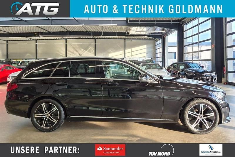 Obsidianschwarz Gebraucht 2021 Mercedes C180 Avantgarde Kombi | 27.950 € (Guter Preis) - Bild 1/4