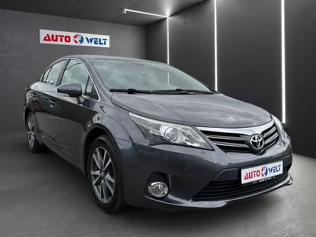 Gebraucht Toyota Avensis Edition 132 PS (97 kW) 2013 Grau Limousine