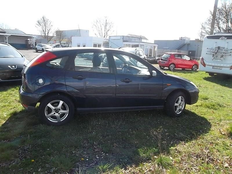 Gebraucht Ford Focus Ambiente 101 PS (74 kW) 2000 Blau Limousine