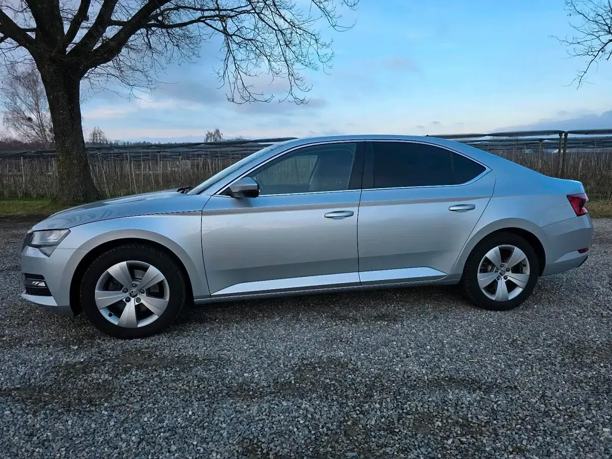 Gebraucht Skoda Superb 200 PS (147 kW) 2022 Silber Limousine