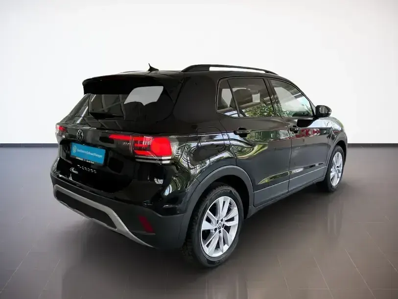 Gebraucht VW T-Cross Life 95 PS (69 kW) 2025 Deep black perleffekt SUV