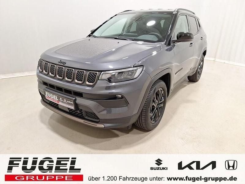 Grigio moda (graphite grey metallic) Gebraucht 2023 Jeep Compass Limited SUV | 31.999 € (Fairer Preis) - Bild 1/4