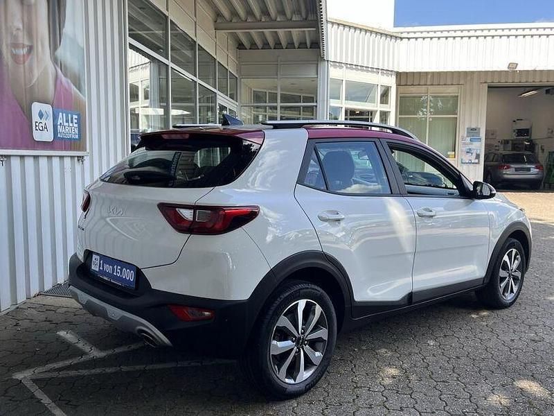 Gebraucht Kia Stonic 101 PS (74 kW) 2022 Weiß SUV