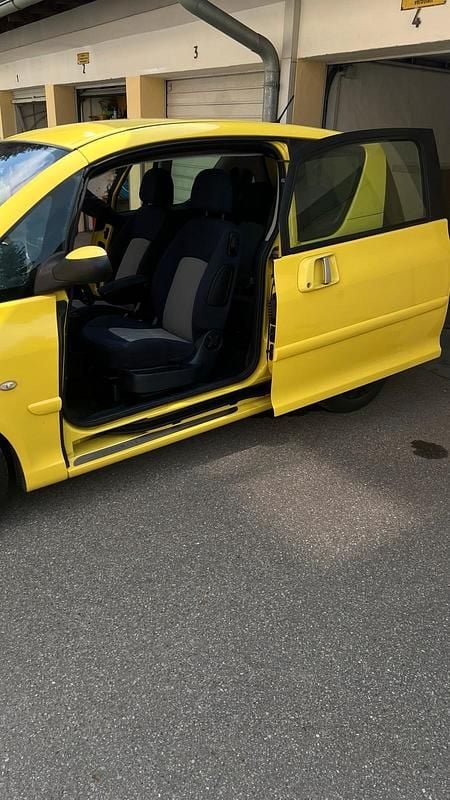 Gebraucht Peugeot 1007 106 PS (77 kW) 2005 Gelb Van / Kleinbus