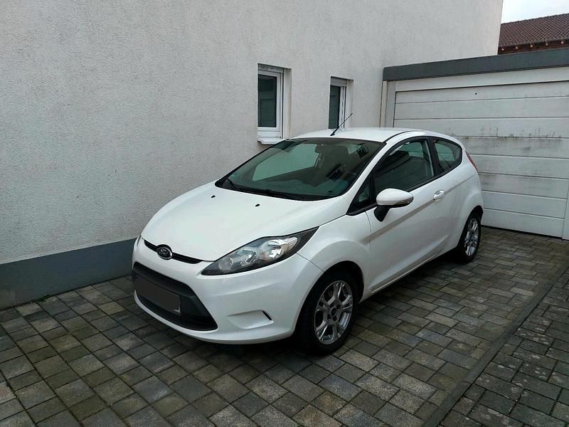 Gebraucht Ford Fiesta 60 PS (44 kW) 2011 Weiß Kleinwagen