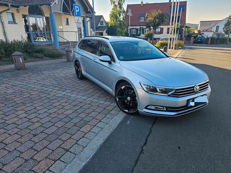 Silber Gebraucht 2015 VW Passat Comfortline Kombi | 10.599 € (Fairer Preis) - Bild 1/4