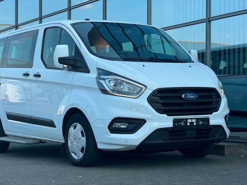Weiß Gebraucht 2019 Ford Transit Tourneo Trend Van / Kleinbus | 17.990 € - Bild 1/1